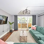 Stylish Escape By The Falls 6-8