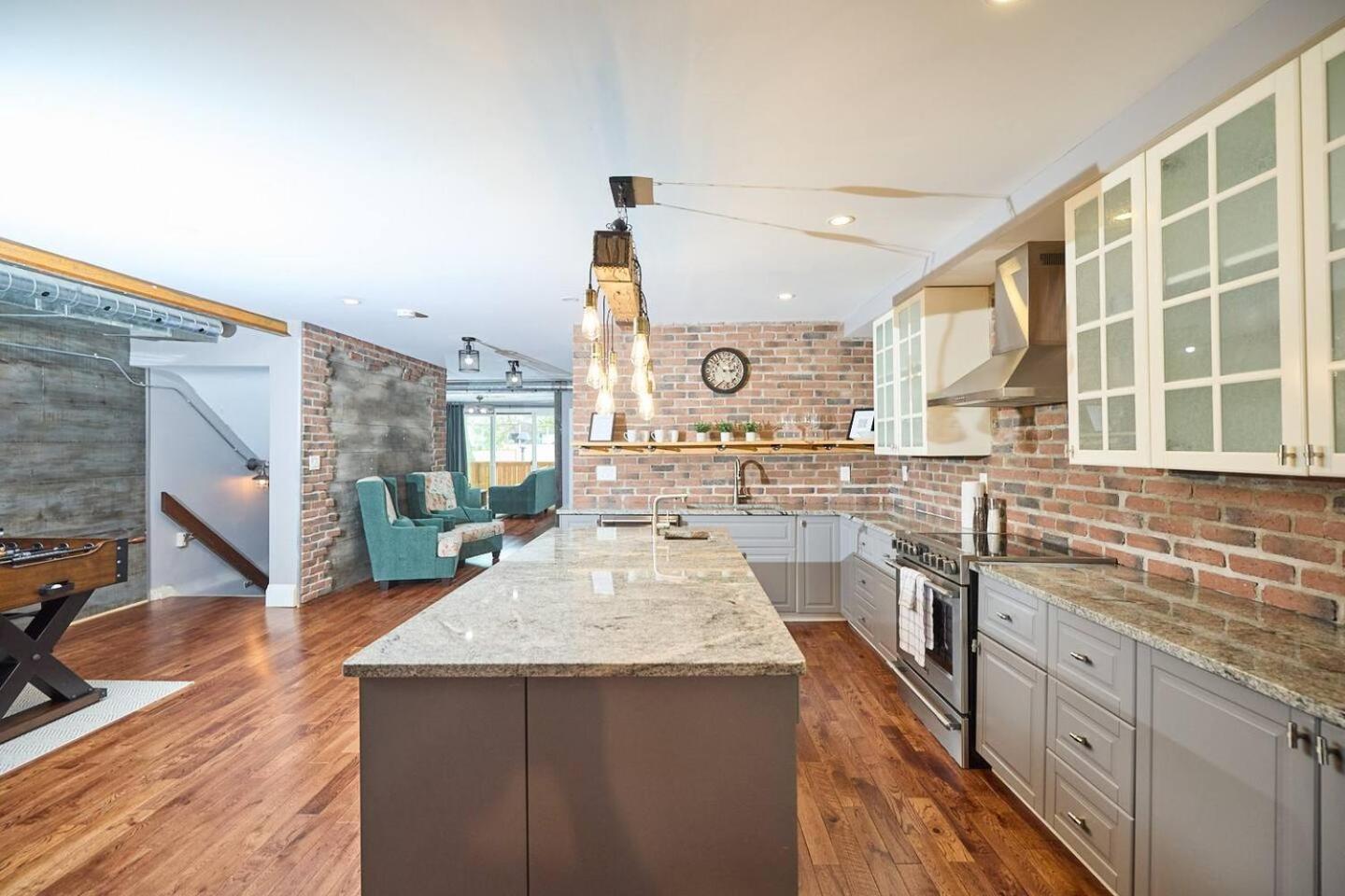 Apartment Stylish Escape By The Falls 6-8 Niagara Falls