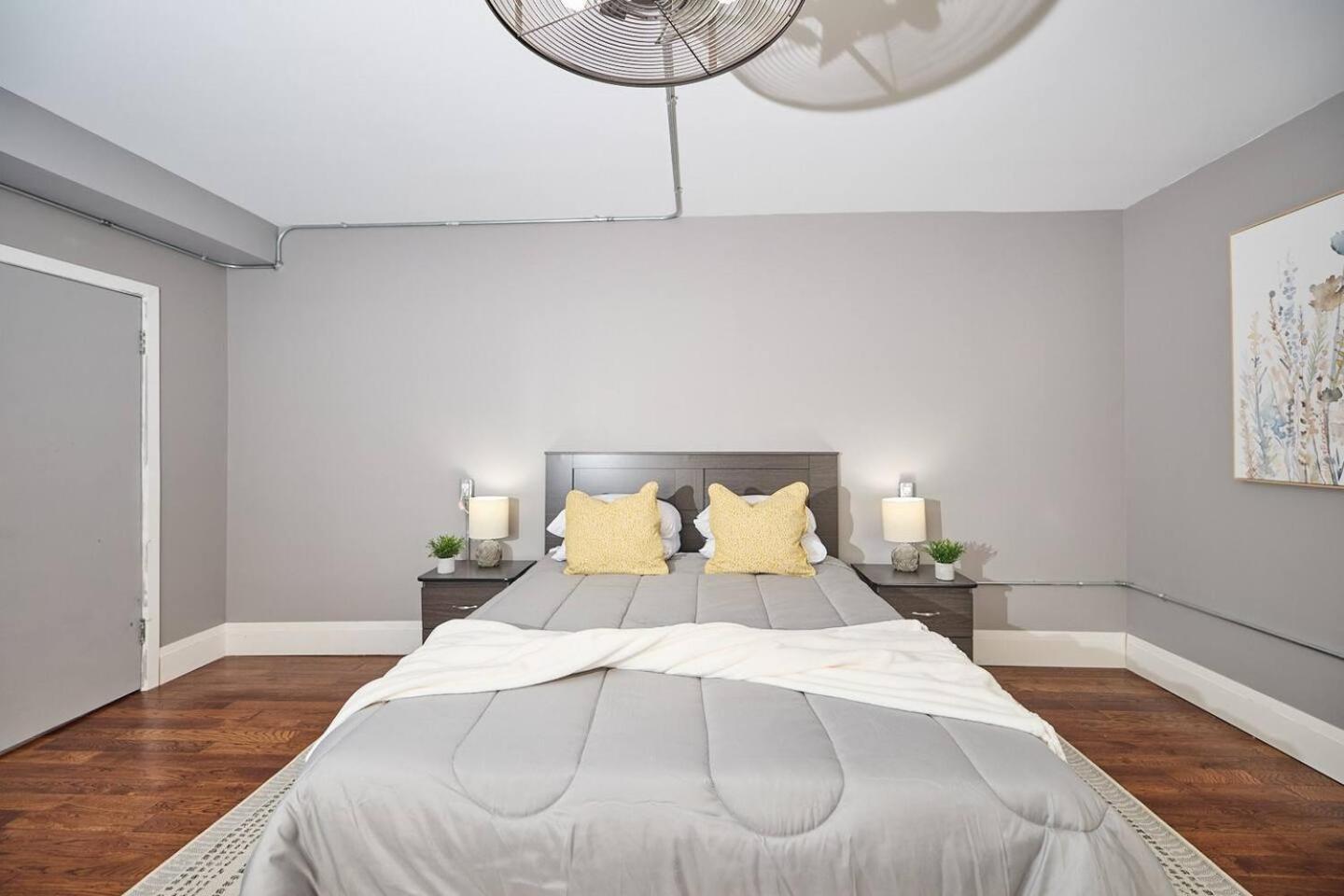 Apartment Stylish Escape By The Falls 6-8 Niagara Falls
