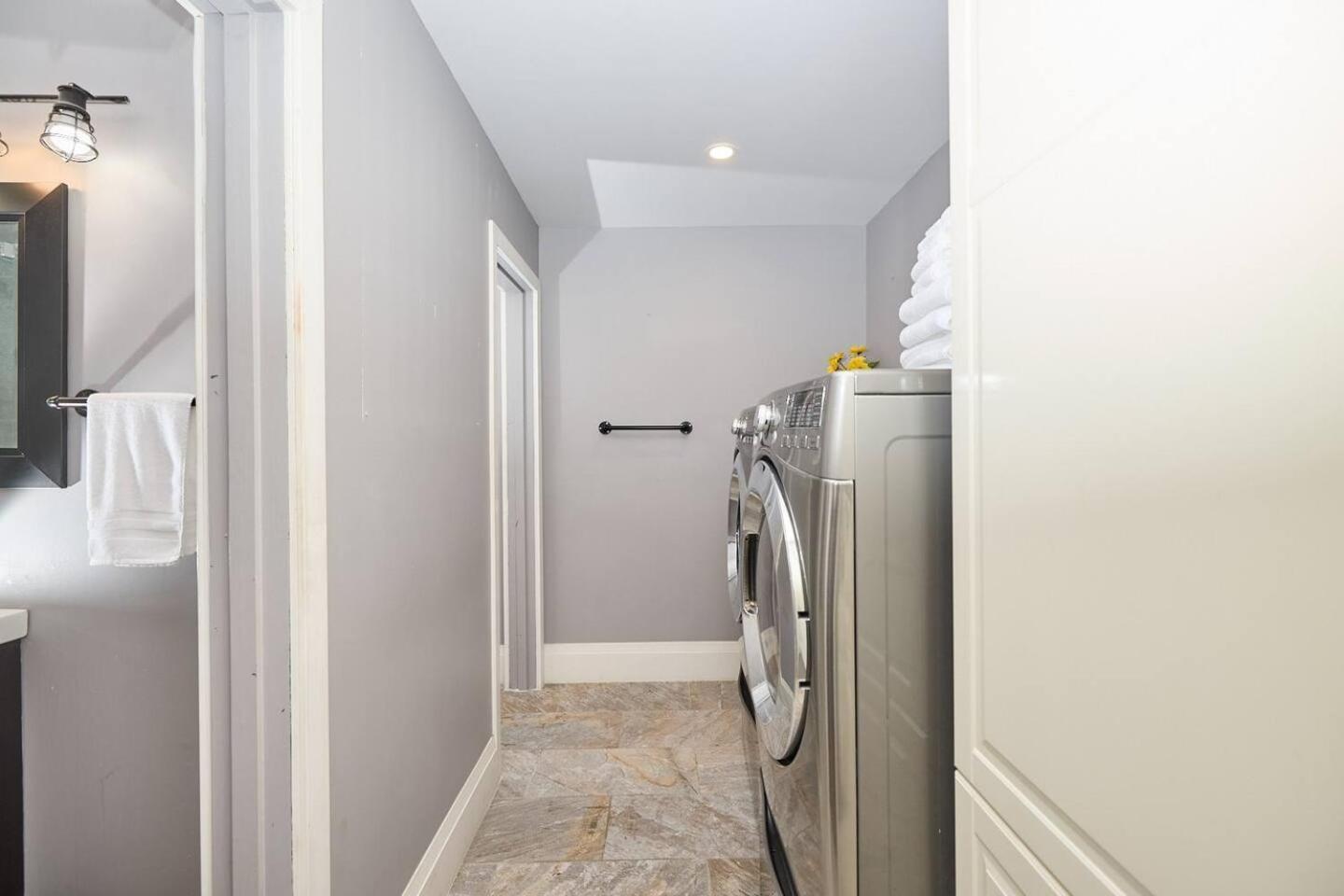 Apartment Stylish Escape By The Falls 6-8 *