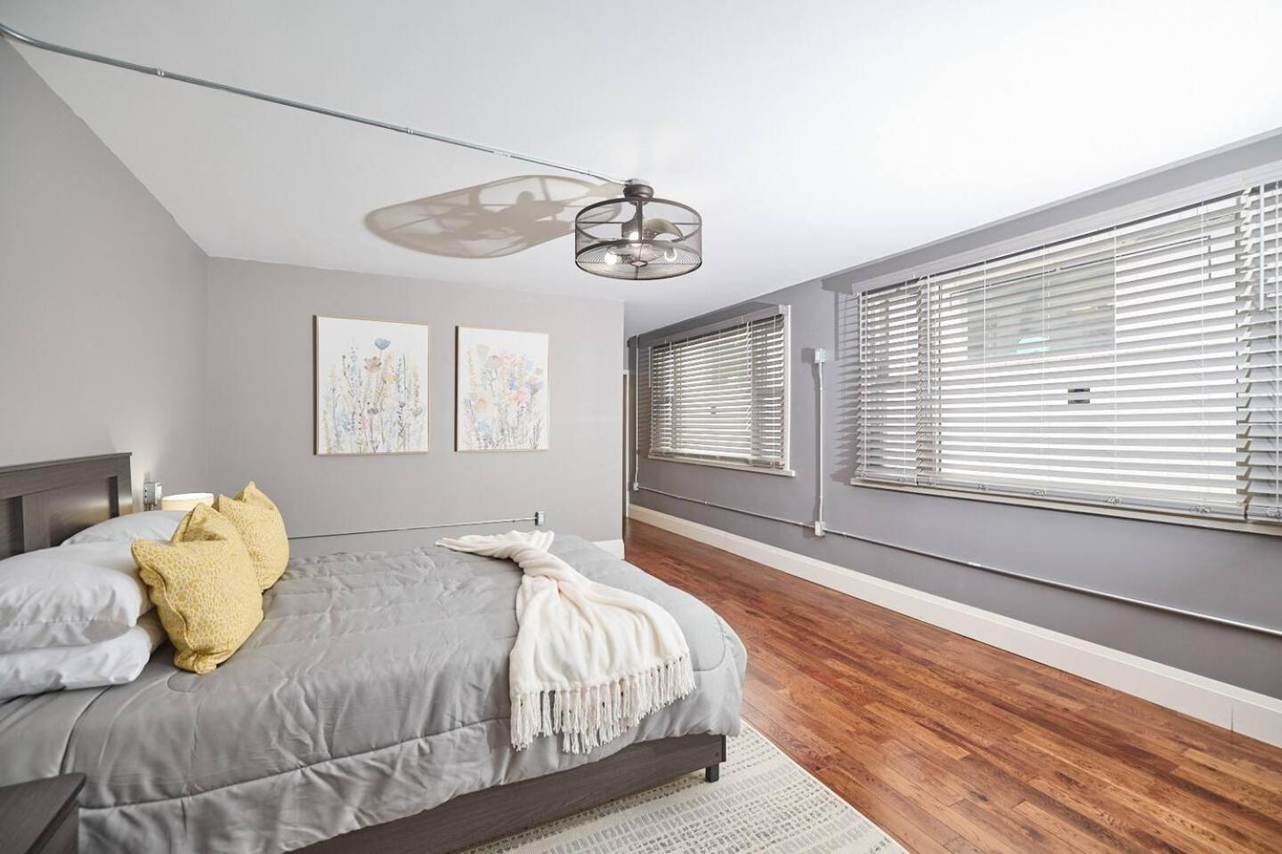 Stylish Escape By The Falls 6-8 Apartment *