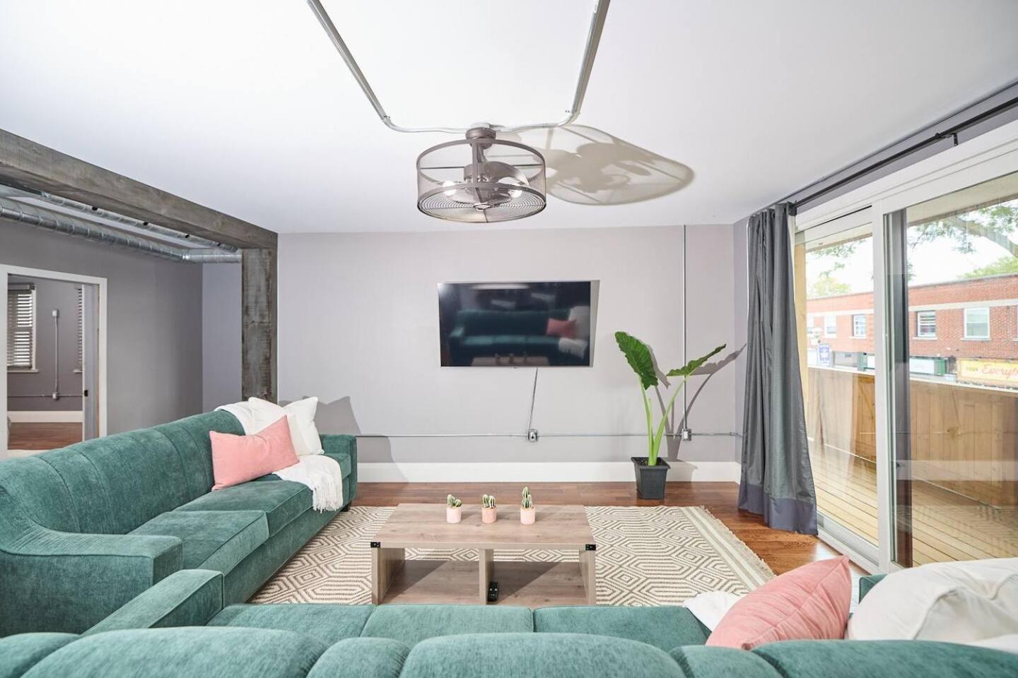 Stylish Escape By The Falls 6-8 Apartment *